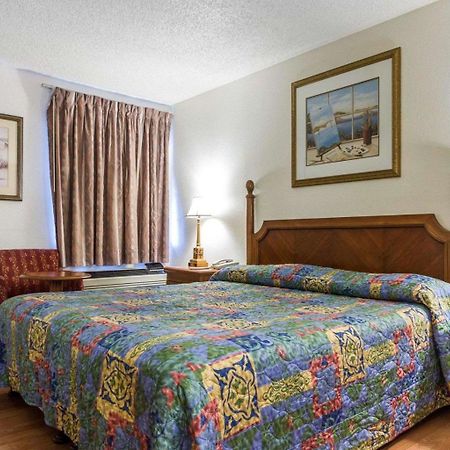 Rodeway Inn Vallejo Bagian luar foto