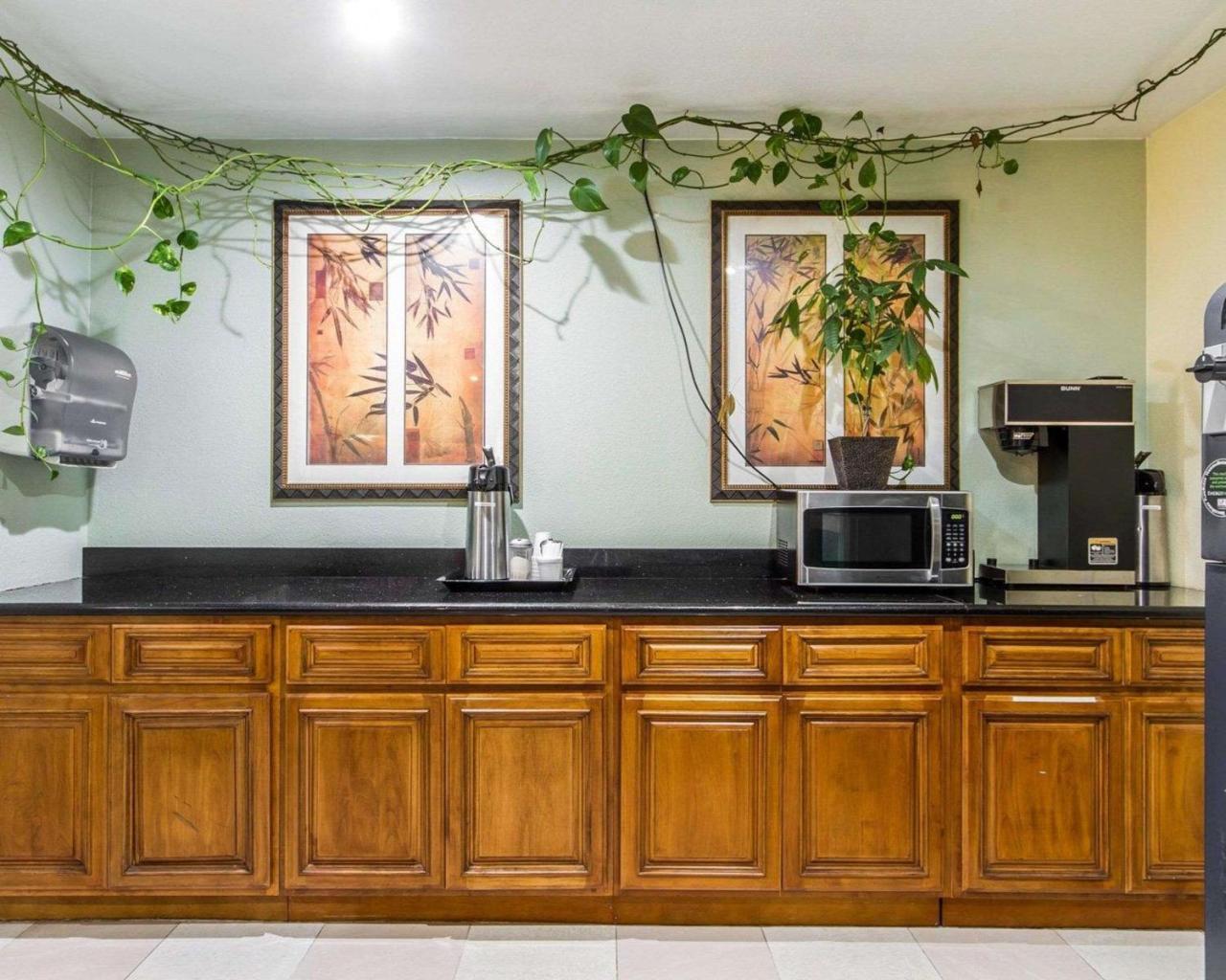 Rodeway Inn Vallejo Bagian luar foto