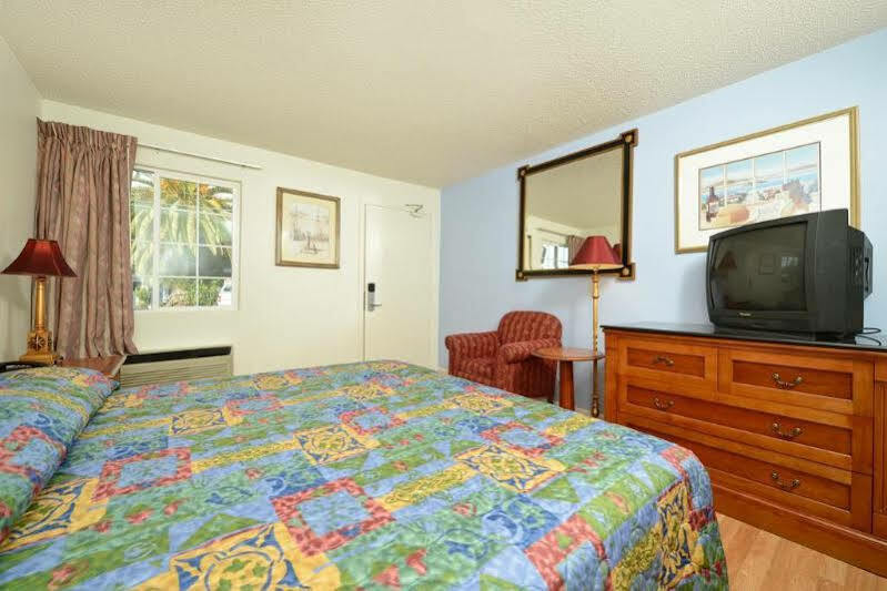 Rodeway Inn Vallejo Bagian luar foto